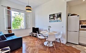 Le Foch By Booking Guys